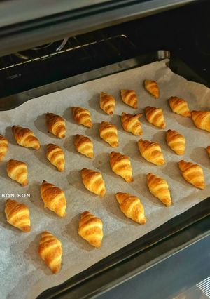 Hình của món Bánh Croissant Mini Nướng Chấm Sữa Đặc.