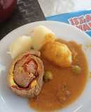 Bandera española (rollo de carne relleno en salsa)