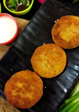 A picture of Ranch dressing with vegetable Burger tikki.