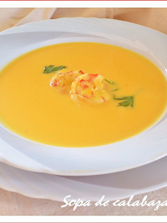 Una foto de Sopa de calabaza con gambas (Thermomix)