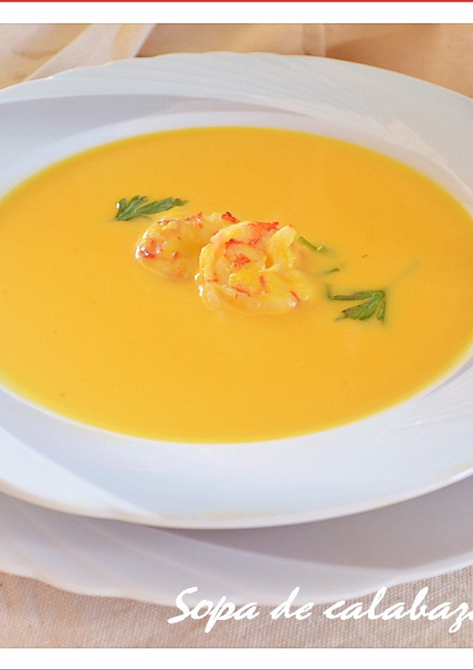 Una foto de Sopa de calabaza con gambas (Thermomix)
