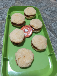 Una foto de Alfajores de Coco 🥥