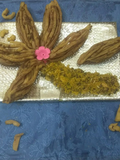 चटपटे मसालेदार करेले (Chatpate masaledar karele recipe in Hindi) रेसिपी मुख्य फोटो