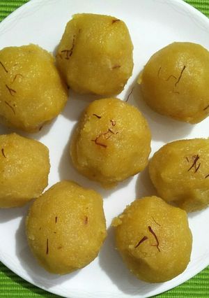 चाचणी बेसनाचे लाडू (besan ladoo recipe in marathi) रेसिपी चे मुख्य फोटो 