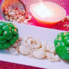 A picture of Sesame Peanut Custard Apple.