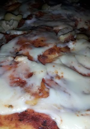 Una foto de Pizza casera con levadura!🍕