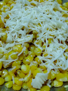 ચીઝી સ્વીટ કોર્ન (Cheesy Sweet Corn Recipe In Gujarati) રેસીપી મુખ્ય ફોટો