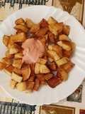 Patatas caseras con salsa de ajoaceite y ketchup 🥔✅🗣📢