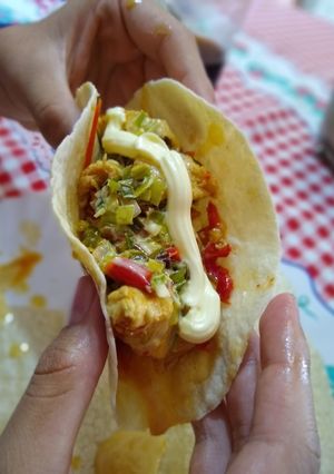 Una foto de Fajitas de pollo con salsa de puerro