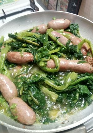 Foto di Salsicce con cime di rape
