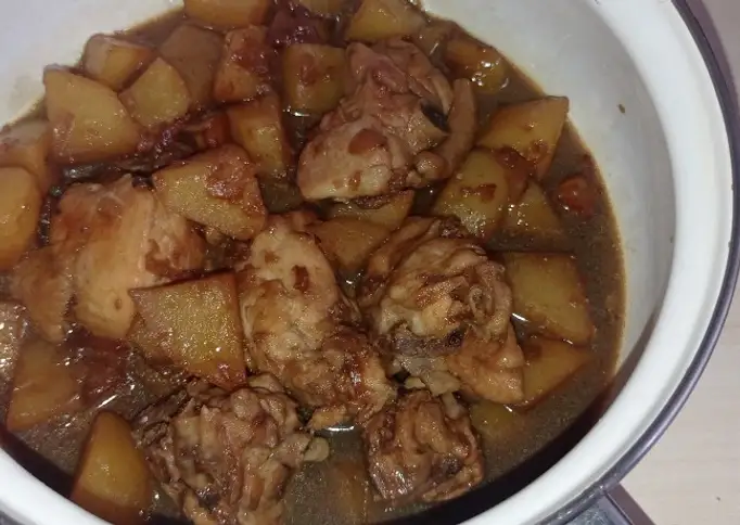Semur ayam kentang