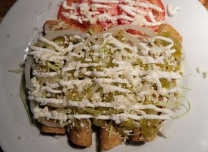 Una foto de Taquitos dorados