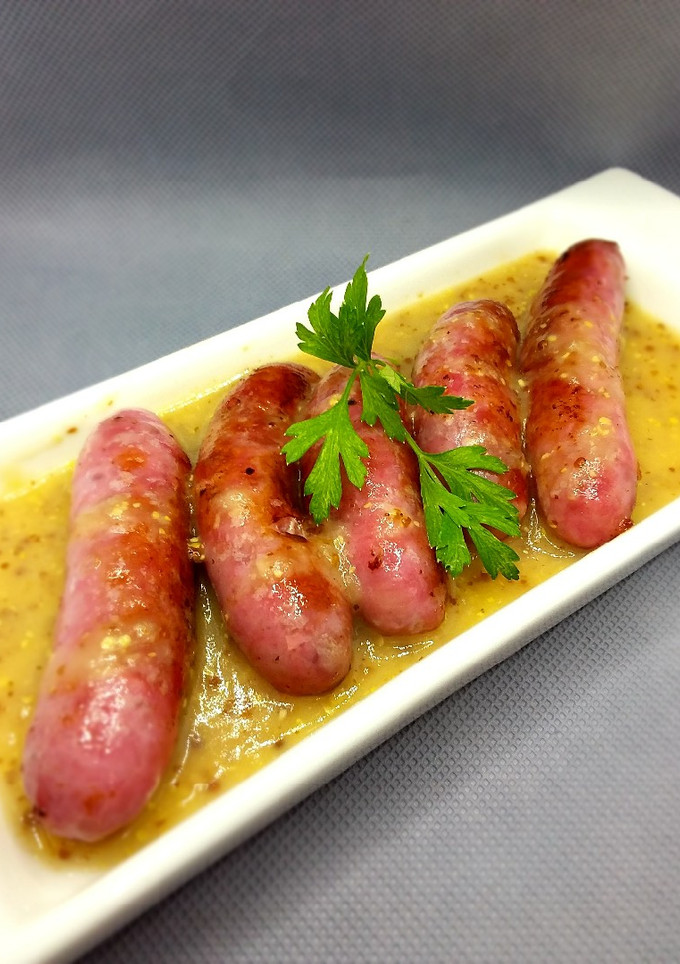 Una foto de Salchichas en salsa de mostaza