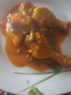 Una foto de Pollo en salsa con verduritas