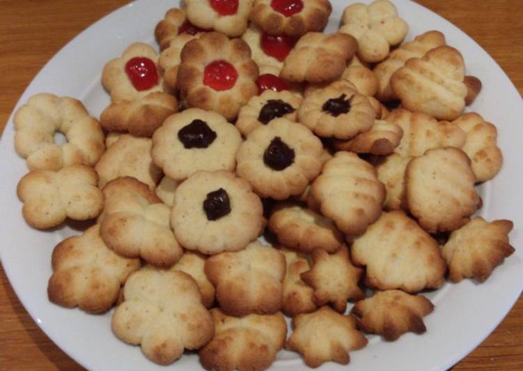 Biscottini fatti con pistola sparabiscotti