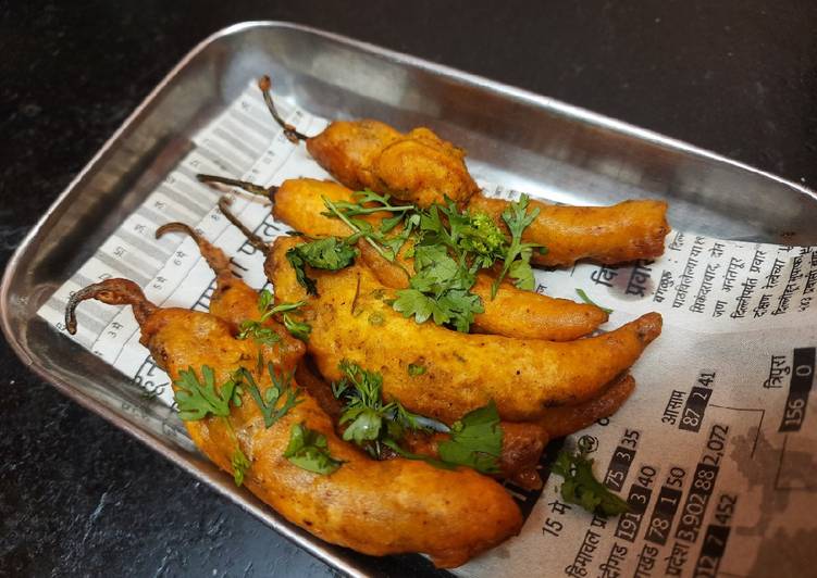 Steps to Make Perfect Besan green chilli pakoda😍