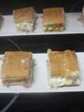 Bocadillo troceado de atún