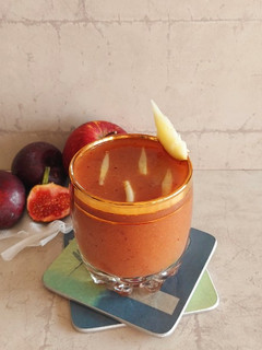 પ્લમ,એપલ અને ફીગ જ્યુસ (Plum Apple and Fig Juice Recipe In Gujarati) રેસીપી મુખ્ય ફોટો