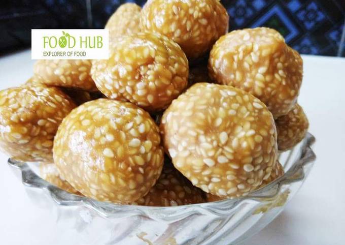 Til ke Ladoo a simple yet delicious sweet.