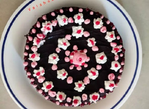A picture of Strawberry Chocolate Cream Cake.