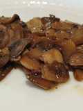 Fettine di Maiale con Funghi Misti e Salsa di Soia al Forno