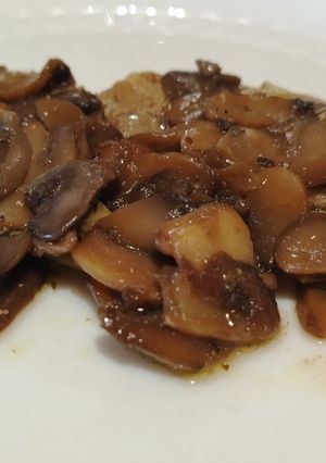 Foto di Fettine di Maiale con Funghi Misti e Salsa di Soia al Forno
