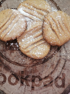 A picture of Peanut butter biscuits.