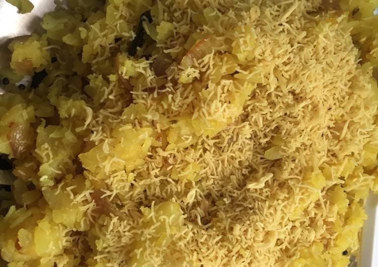 Recipe of Award-winning Kande Pohe (beaten rice flakes)