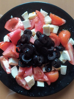 Foto principal de Ensalada de tomate y queso fresco
