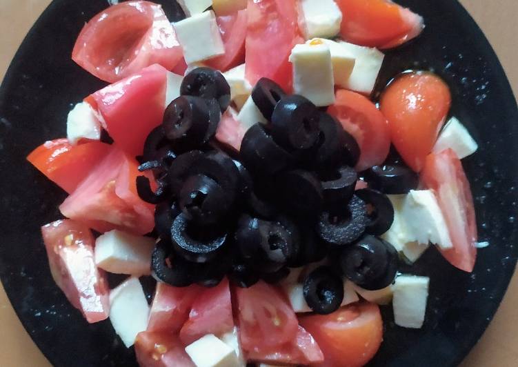 Ensalada de tomate y queso fresco