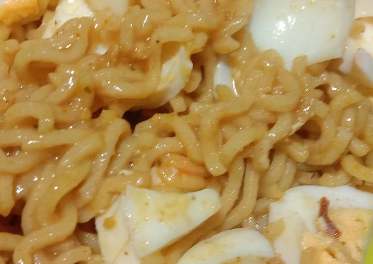 Maggi with boiled eggs