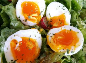 Une photo de Œufs mollets en salade 🥗 à l'air fryer
