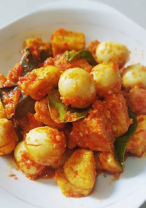 Foto resep Balado telur puyuh, tahu dan tempe daun jeruk