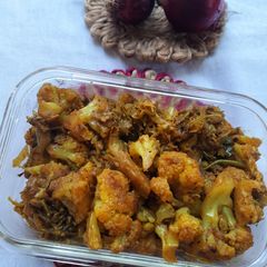 A picture of Cauliflower and Drumstick Flowers Gravy.