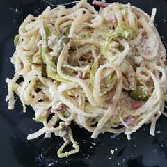 Une photo de Pasta carbo poireaux
