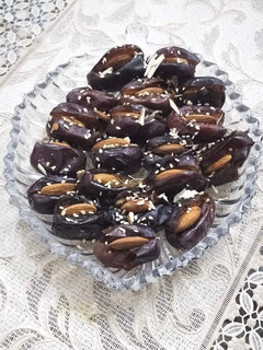 A picture of Almond dates.