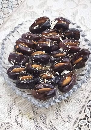 A picture of Almond dates.