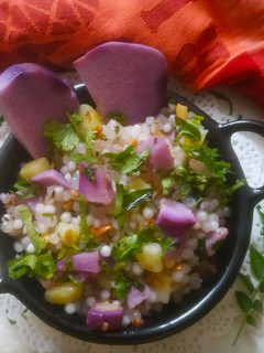 રતાળુ સાબુદાણા ની ફરાળી ખીચડી (Ratalu Sabudana Farali Khichdi Recipe In Gujarati) રેસીપી મુખ્ય ફોટો