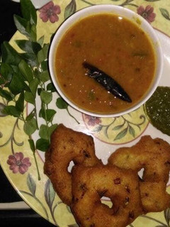 वड़ा (Vada recipe in Hindi) रेसिपी मुख्य फोटो