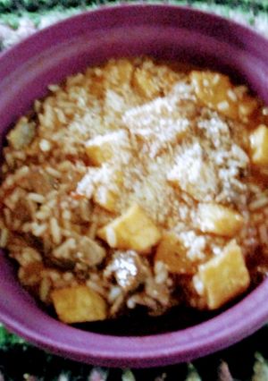 Una foto de Guiso de arroz con recortes de carne