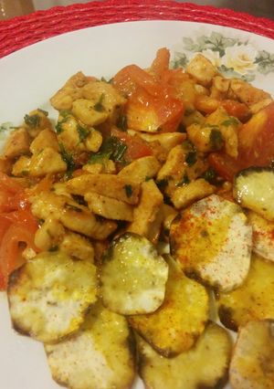 Foto de Cubos de frango com batata doce assada