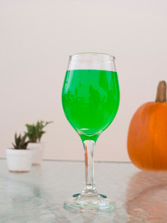 Una foto de Cóctel de Halloween "Manzana Envenenada"