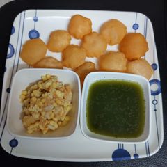A picture of Pani Puri.