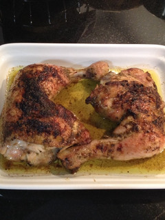 Una foto de Cuartos traseros de pollo al horno