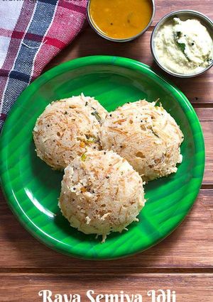 A picture of Rava semiya idli.