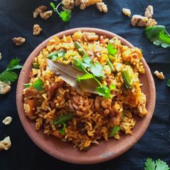 A picture of Masala Walnut Pulao.