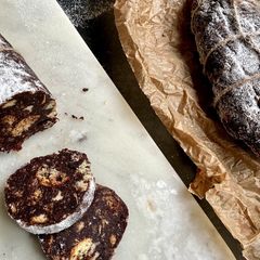A picture of Salame al cioccolato without eggs.