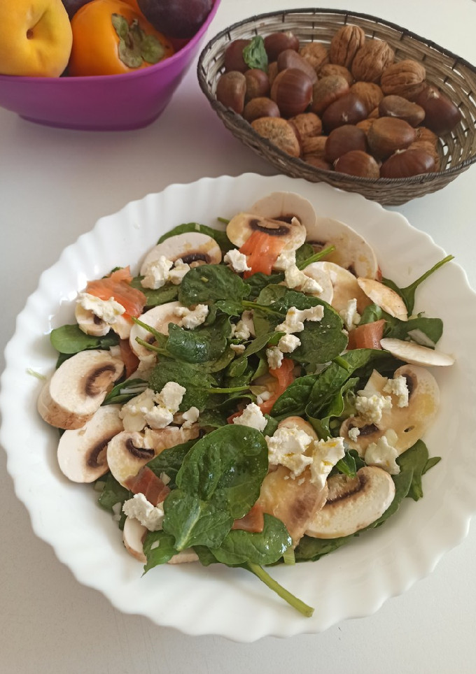 Una foto de Verde ensalada de espinacas