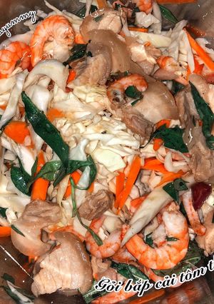 Hình của món Gỏi bắp cải tôm thịt.
