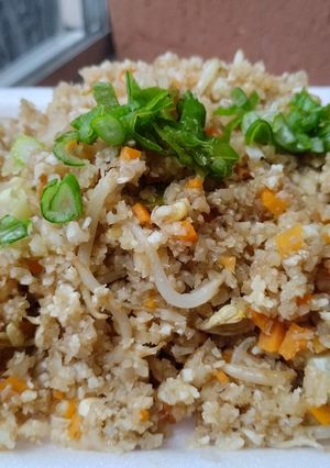 Una foto de Arroz🍚de coliflor🍜🍛al estilo "chino"🤪😜😋